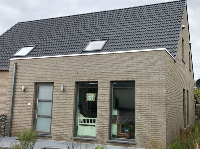 TE KOOP in MELLE aan de Koperstraat<br />
<br />
Mooi en centraal gelegen project voor het bouwen van een half-open bebouwing.<br />
<br />
Lot 11: Op