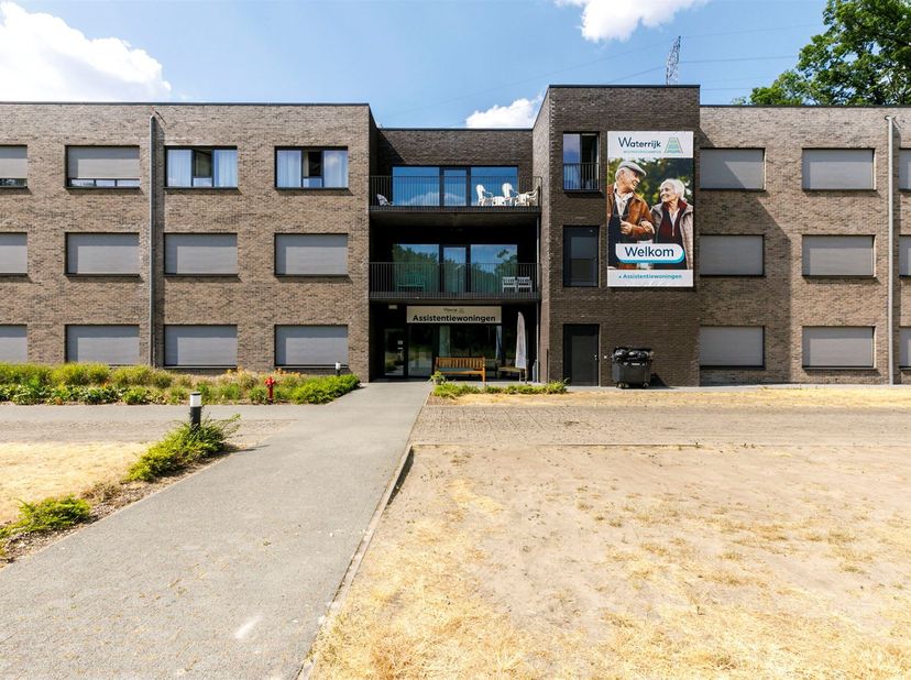Gelijkvloerse assistentiewoning met goede afwerking in groene omgeving.<br />
<br />
Ligging<br />
Ontdek de prachtig gelegen en hedendaags uitgeru