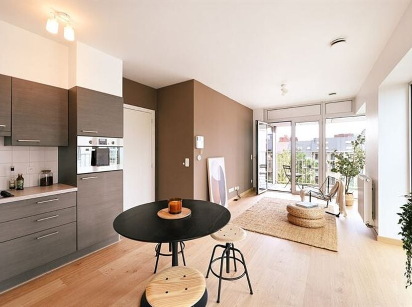 Op de 3de verdieping van de iconische Lichttoren bevindt zich dit instapklare appartement met twee slaapkamers en een gezellig terras.<br />
De indeli