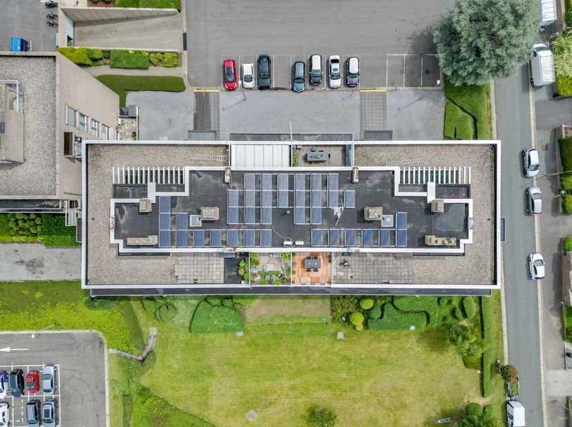 Dit prachtig onderhouden appartement, gelegen aan de Tweevoetjesweg 10 bus 50 in Bilzen-Hoeselt, combineert comfort, ruimte en een uitstekende ligging
