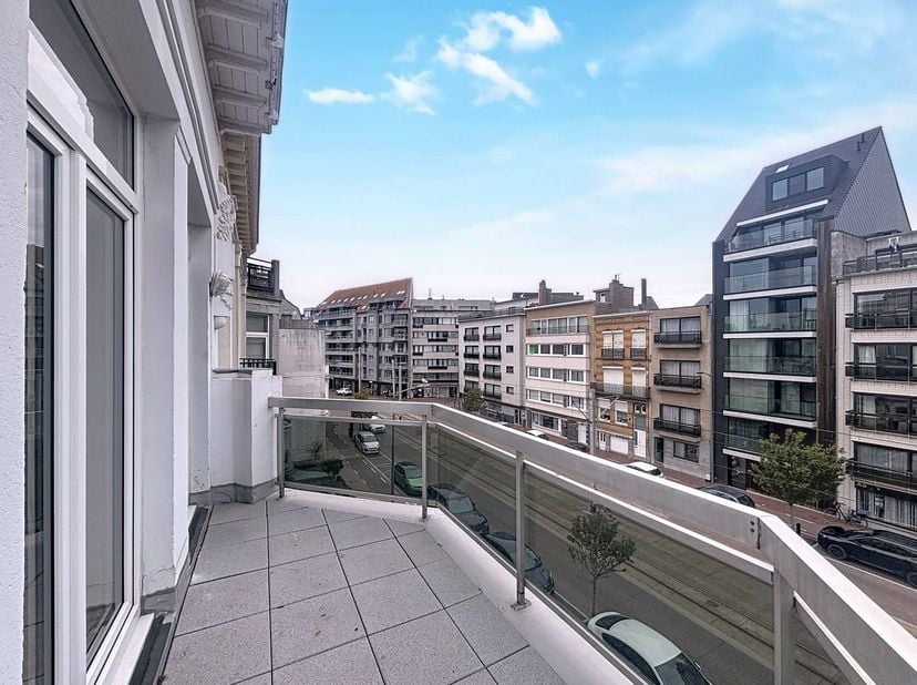 Appartement te koop in Jules De Troozlaan 17 bus 0201,
                    8370 Blankenberge