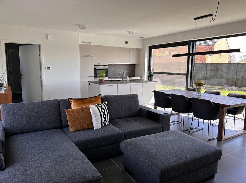 Rustig gelegen recent appartement met 2 slaapkamers, terras, tuin en carport in Sint-Lambrechts-Herk. Voor meer informatie ga naar: https://www.era.be