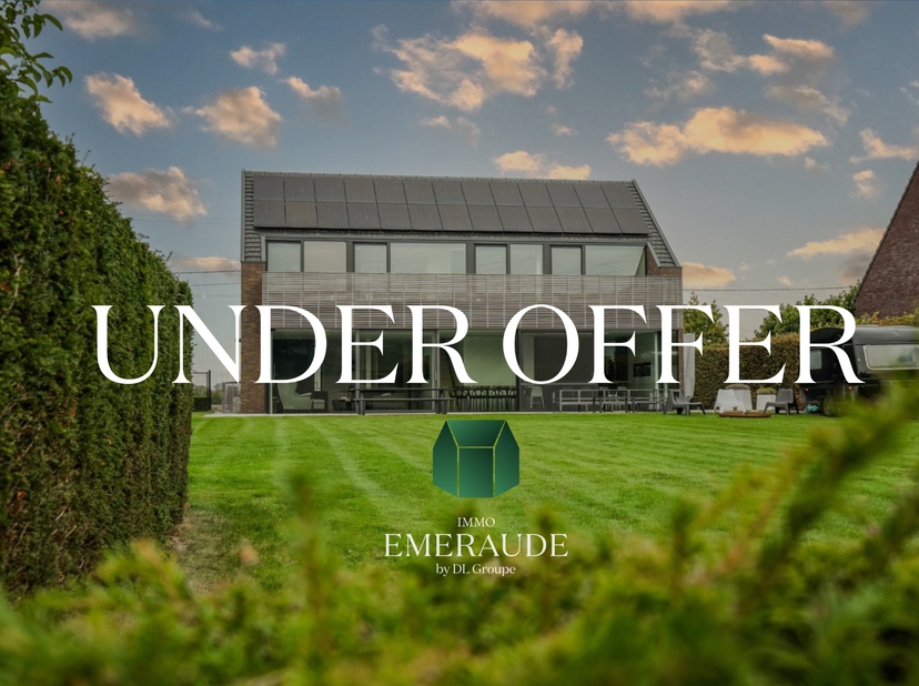 Gelegen in het rustige en groene Mont de l’Enclus, op de grens met Kluisbergen, vindt u deze stijlvolle woning waar woonkwaliteit en hedendaags comfor
