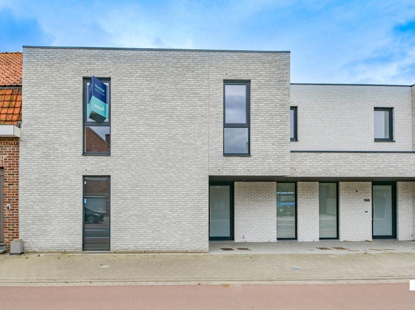 Deze volledig &amp;amp; fijn afgewerkte&amp;nbsp;nieuwbouwwoning &amp;nbsp;met zuid georiënteerde&amp;nbsp;tuin en carport is&amp;nbsp;gelegen op een perceel van 206 m² i