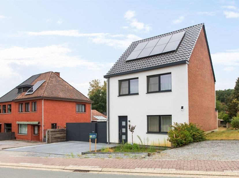 Maison familiale moderne idéalement située à Houthalen<br />
Vous recherchez une maison spacieuse, prête à emménager, alliant calme, confort et espace