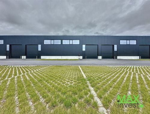                                         Magazijn zonder bureel te huur in Moeskroen, € 1.990
