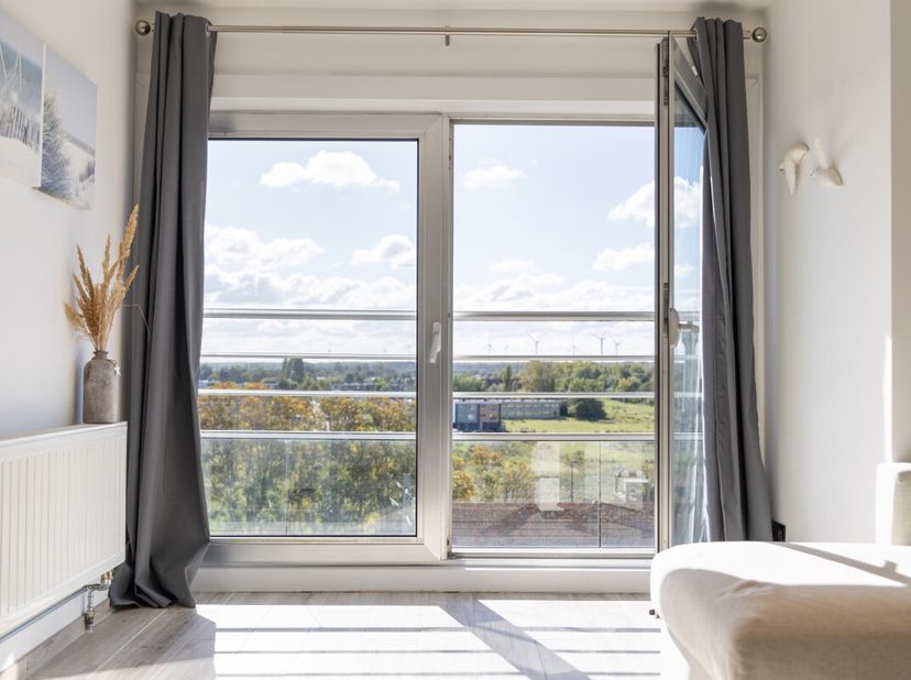 Knokke-Heist: Charmant en instapklaar 1-slaapkamerappartement te koop met open zicht op het groen en de iconische vuurtoren van Heist. Op zoek naar ee