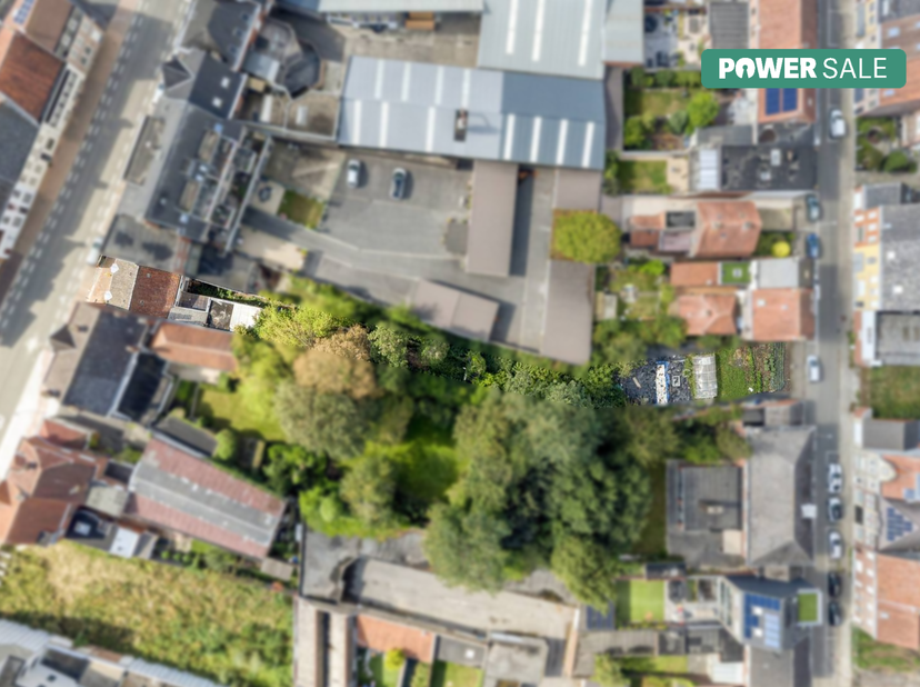 Près du centre de Meulebeke, nous trouvons ce surprenant terrain qui surplombe à la fois le Kasteeldreef et le coin paroissial.<br />
<br />
Cela comp