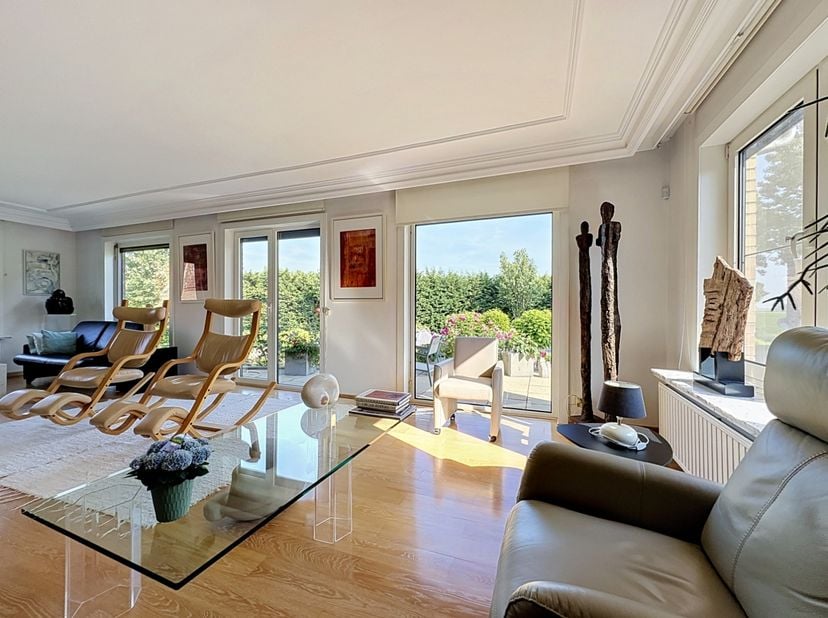 Instapklare woning op slechts enkele minuten rijden van het centrum van Oostduinkerke-Dorp.&amp;nbsp;&amp;nbsp;Deze verzorgde woning verwelkomt u via een mooi