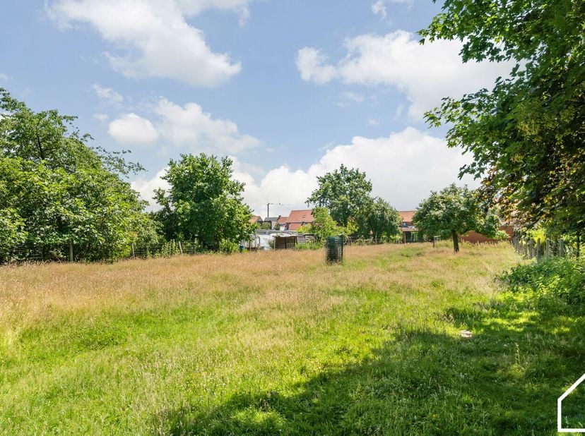 Ontdek deze grote kloeke woning in hartje van Zonnebeke op een perceel van 2.327m² zonder renovatieverplichtingen<br />
<br />
ONTDEK DE VASTGOEDVIDEO