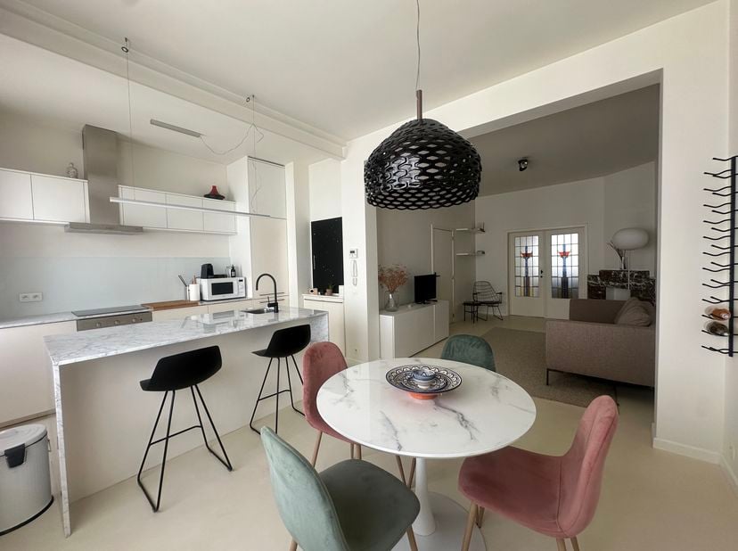 Karaktervol, gemeubeld appartement op toplocatie in Antwerpen Zuid<br />
Op zoek naar een stijlvol en instapklaar appartement op een van de meest gege