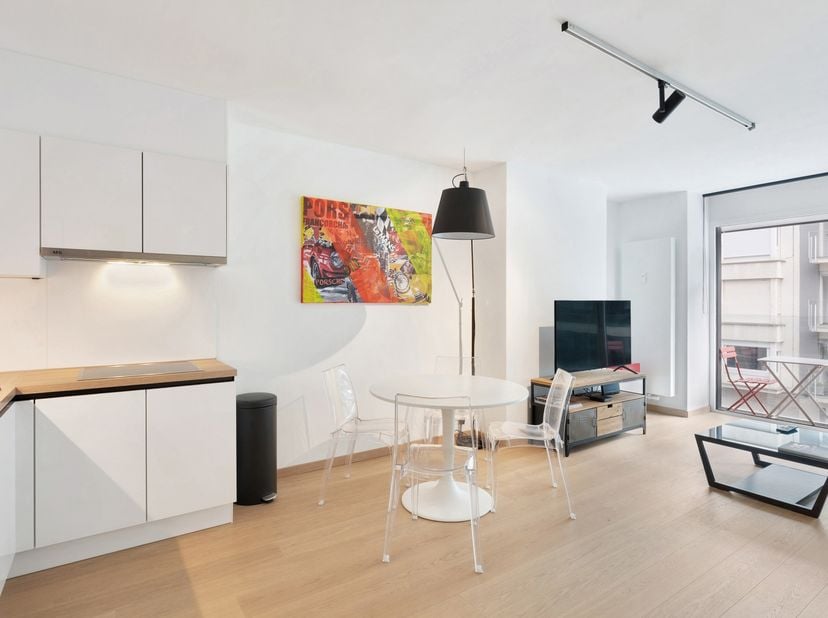 Agréable appartement de vacances prêt à l’emploi, offrant une belle vue latérale sur mer, situé à seulement 30 mètres de la Digue dans une large rue l