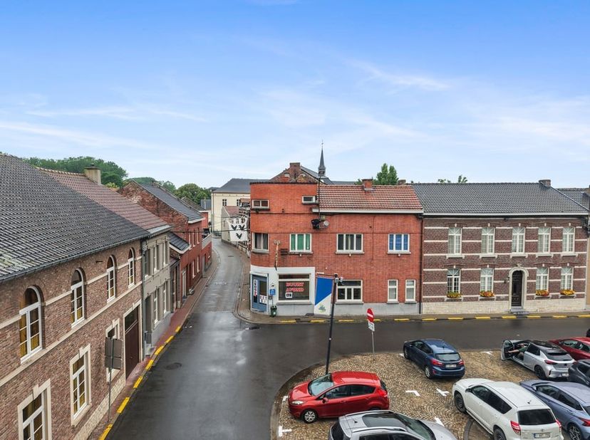 Gelegen in het historische centrum van Zoutleeuw, op een uitstekende locatie met winkels, horeca, scholen en openbaar vervoer op wandelafstand, bevind