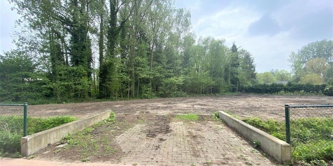 Terrain à vendre à 2400 Mol