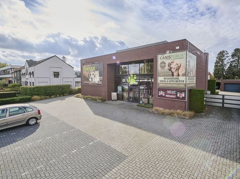 Commercieel topgelegen handelspand met woning en uitbreidingsmogelijkheden – rechtstreeks van eigenaar<br />
<br />
Bent u op zoek naar een uitzonderl