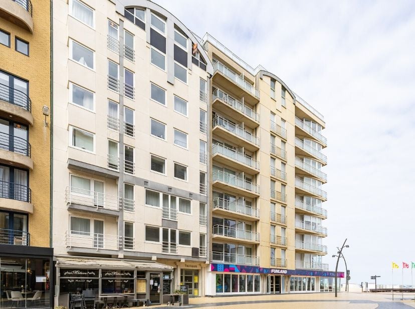De Panne : Ruime studio-appartement met zijdelings zeezicht! Dit ruime studio-appartement bevindt zich op de 6de verdieping van de Residentie Terlinck