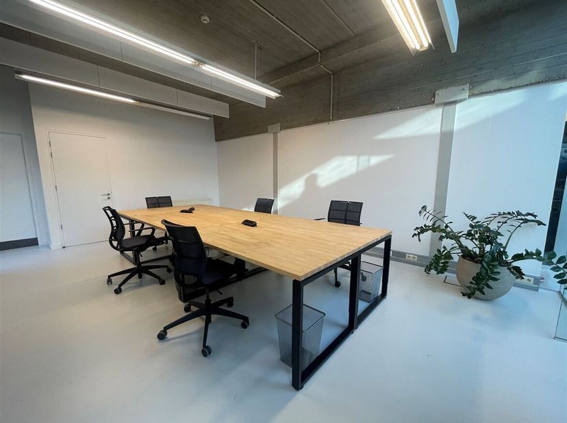 Bien professionnel à louer
                    à 2170 Merksem