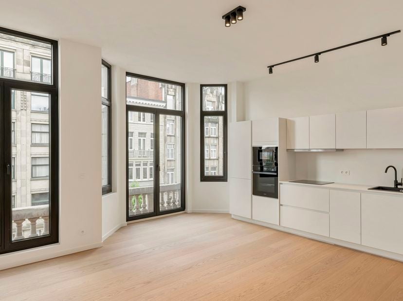 Wonen in het hart van Antwerpen, met alles binnen handbereik. De Plantin en Moretuslei combineert stedelijke levendigheid met een uitstekende verbindi
