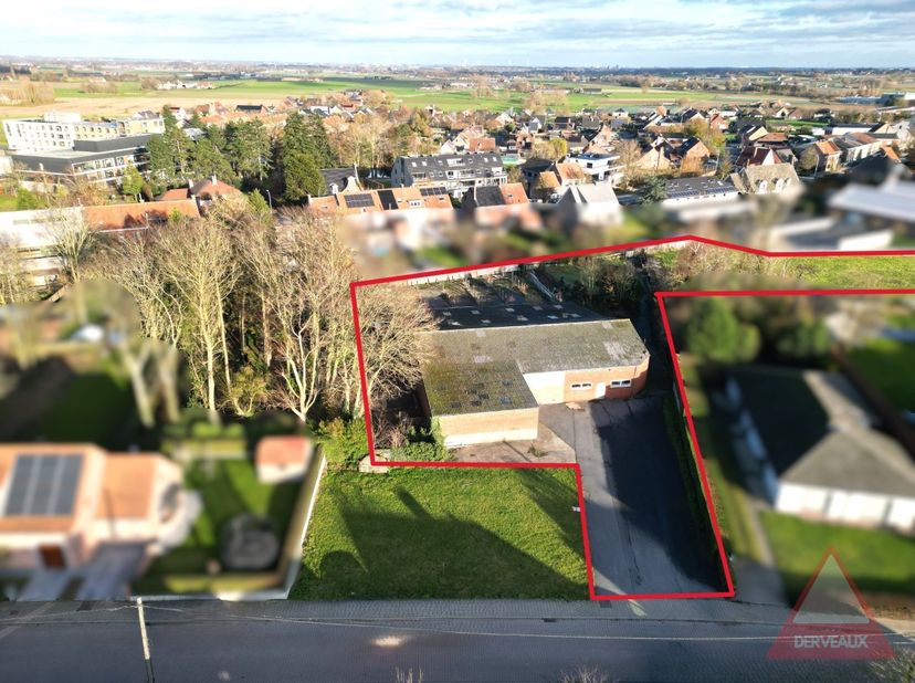Vanaf €525000<br />
<br />
Deze ruime grond van 6.845 m² bevindt zich in de Zuidstraat in Passendale (omgeving nr. 7), een rustige en aangename woonom