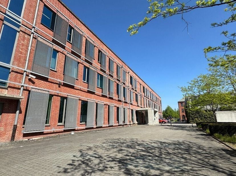 1500m² instapklare kantoren (ex-FOD Financiën - opsplitsbaar vanaf 350m²)<br />
Ligging: in groene wijk Maria-ter-Heide met vlotte verbinding naar E19
