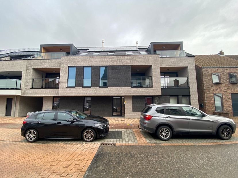 Modern nieuwbouw appartement te Nieuwerkerken.<br />
<br />
Dit appartement bevindt zich in een kleinschalig project en werd gebouwd met aandacht voor