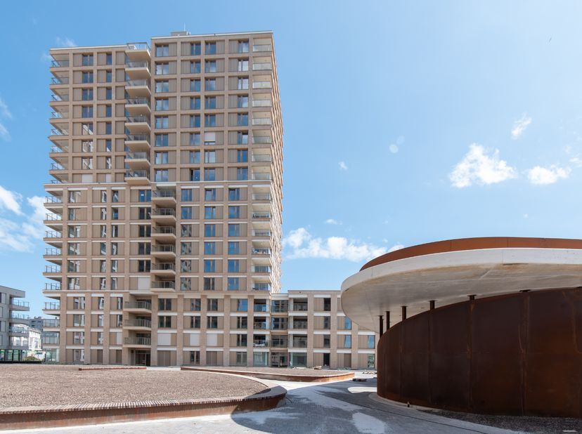 <br />
	Dit nieuwbouw appartement is gelegen langs de Troonstraat te Oostende, in het gegeerde complex O'Sea.<br />
	Het appartement is rustig gelegen