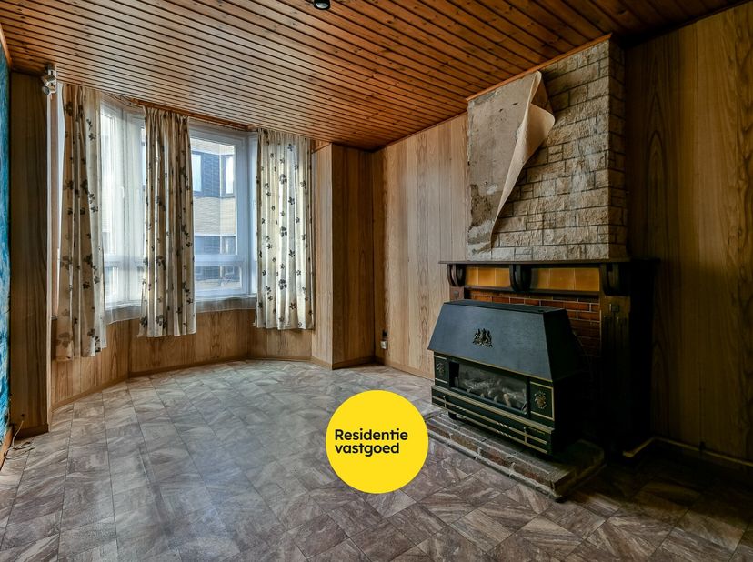 Dit appartement in Oostende op de eerste verdieping heeft één slaapkamer, ruime living opgedeeld in twee ruimtes, keuken en badkamer. Elke ruimte is v