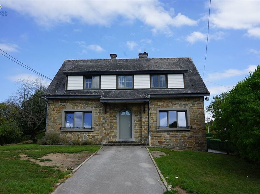Mooie villa met grote tuin, ideaal voor een gezin of een vrij beroep, gelegen in Barvaux-sur-Ourthe (DURBUY) dicht bij voorzieningen (crèche, scholen,