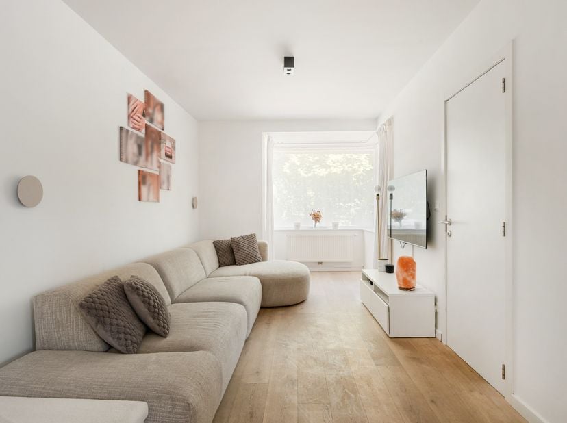Instapklaar wonen met karakter, licht en verrassend veel mogelijkheden<br />
<br />
Sommige woningen voelen meteen goed aan. Deze charmante gezinswoni