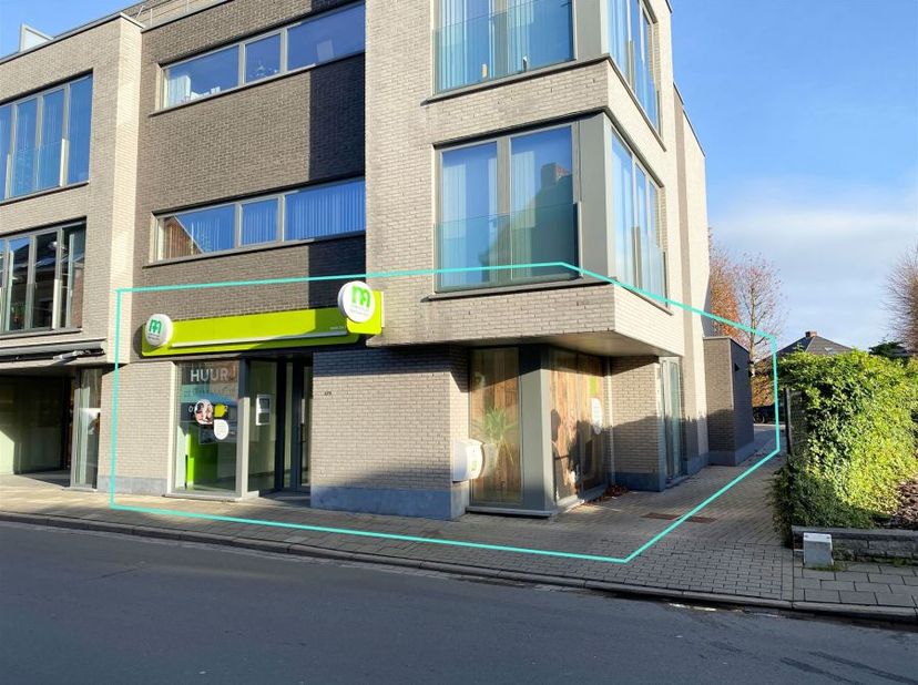 Bureau ou espace commercial idéalement situé au cœur de Sint-Katelijne-Waver<br />
<br />
--------<br />
niet opsplitsbaar<br />
<br />
a louer - Bure