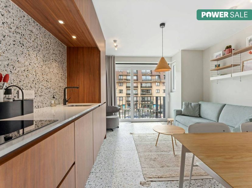 <br />
Langs de Koninklijke Baan te Koksijde vinden we dit energiezuinig recent (bj. 2024) appartement te koop. Dit instapklaar appartement werd piekf