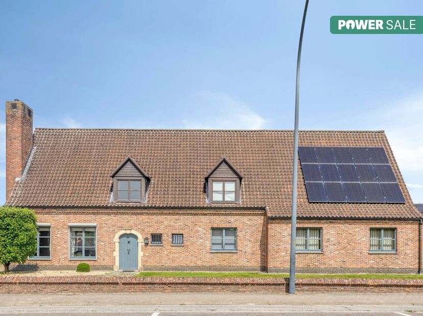 Ce magnifique bâtiment ouvert de caractère est situé dans un endroit commercialement intéressant dans le centre d'Opwijk. Avec une surface habitable i