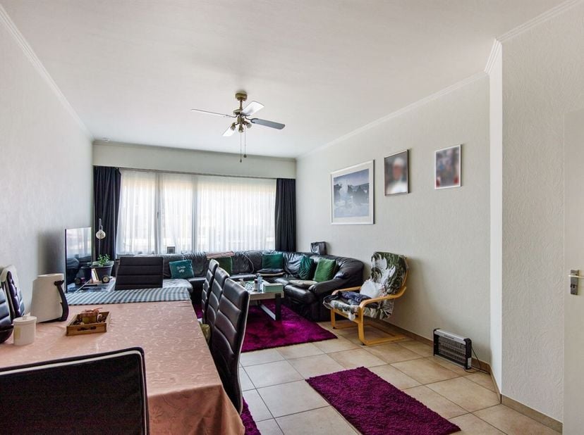 Gezellig gelijkvloers appartement (84m²) voorzien van één ruime slaapkamer en garage verplicht bij aan te kopen t.w.v. € 25.000 biedt tal van mogelijk