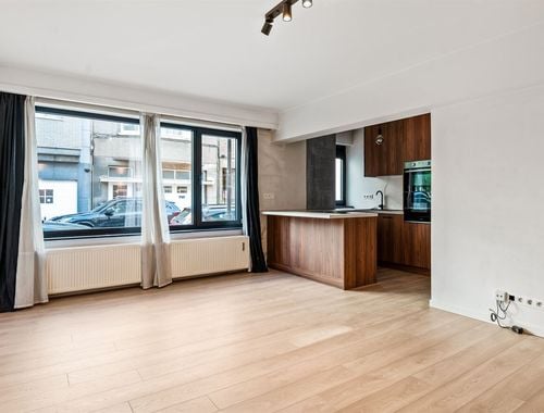                                         Gelijkvloers app. te koop in Berchem, € 349.000
