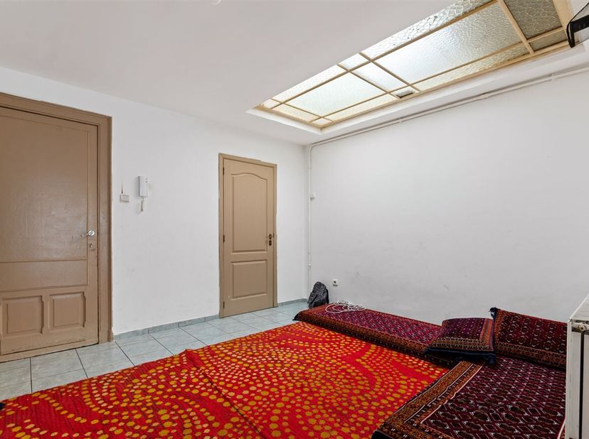 Huis met 3 appartementen op centrale locatie<br />
 Ligging: Ontdek deze woning, opgedeeld in 3 appartementen, in het centrum van Antwerpen. Met de Ha