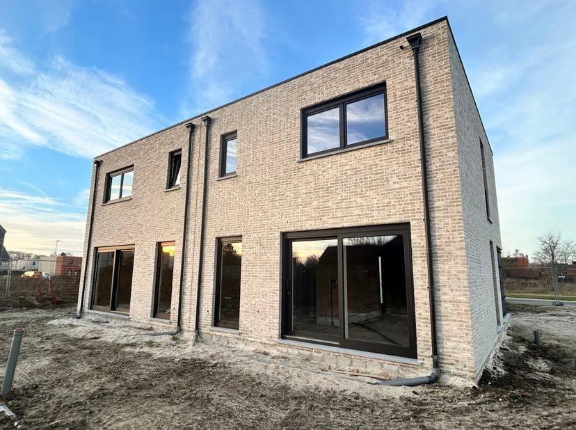 Investeringspand : Op heden is er een tekort aan huurwoningen. Investeer in deze nieuwbouwwoning, tijdelijk met een huurgarantie . <br />
Informeer na