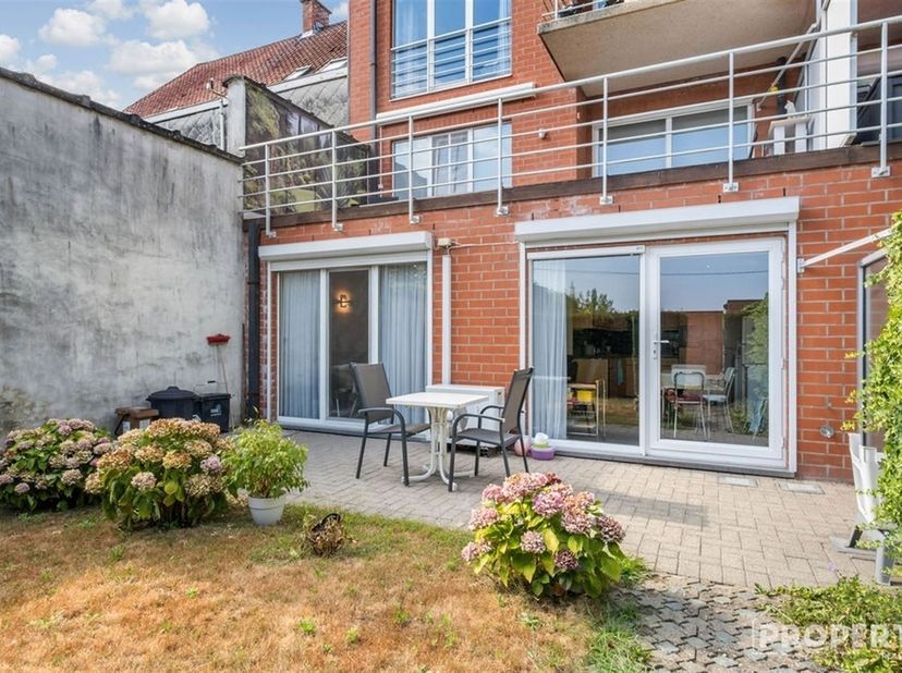 Bent u op zoek naar een ruim, instapklaar 2-slaapkamerapprtement op een centrale locatie in Bissegem, met alles binnen wandelafstand.  <br />
Dit app