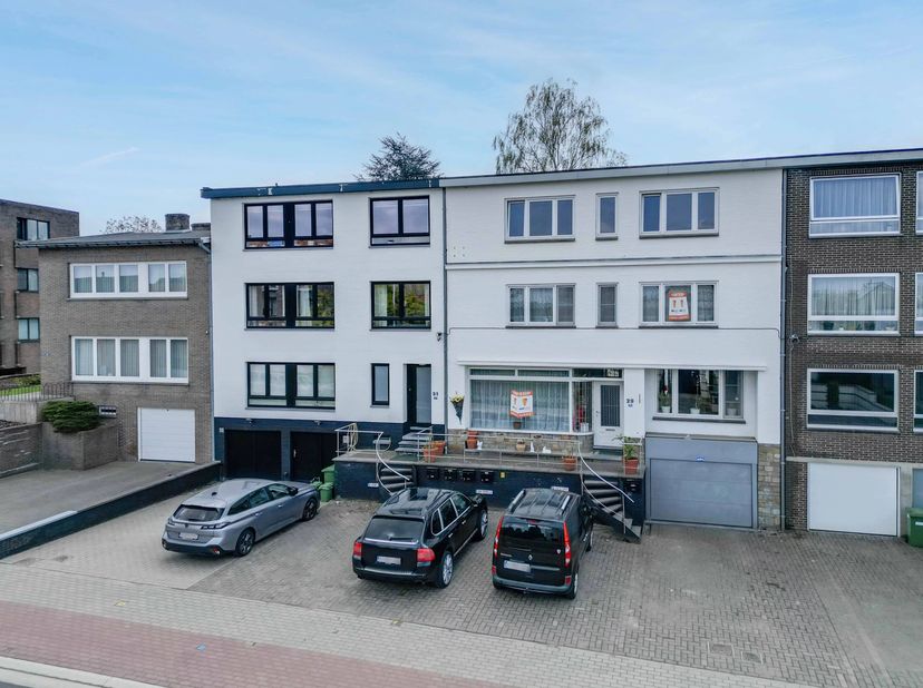 Dit appartement aan Meershoven in Bilzen is zeer goed onderhouden en werd recent voorzien van volledig nieuw buitenschilderwerk.<br />
Binnenin beschi