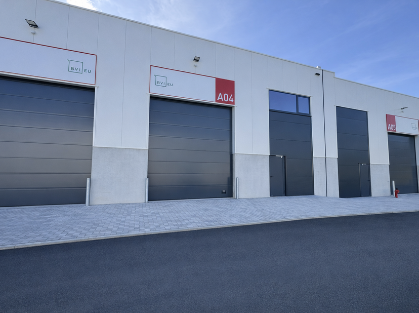 ENTREPOT PME A LOUER<br />
Mecalys Green Business Park — Andenne<br />
895 € / mois HTVA  •  110 m²  •  Disponible immédiatement<br />
<br />
VISITE P