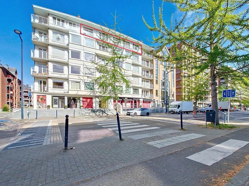 APPARTEMENT DANS LE CENTRE<br />
<br />
Situé dans le centre de Jambes, à proximité immédiate des transports en communs, commerce et le halage, cet ap