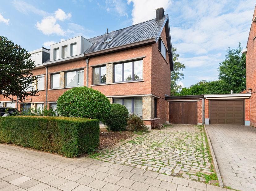 Huis te koop in Laarsebaan 187,
                    2170 Merksem
