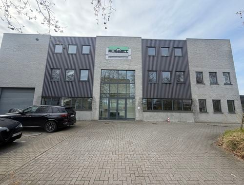                                         Entrepôt avec bureau à louer à Mechelen, € 13.385,42
