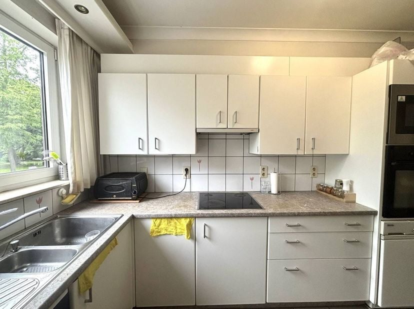 Dit appartement aan de Gaarveldstraat 40 bus 3 is te huur op een rustige en centrale locatie. Dankzij de gunstige ligging geniet u van een vlotte bere