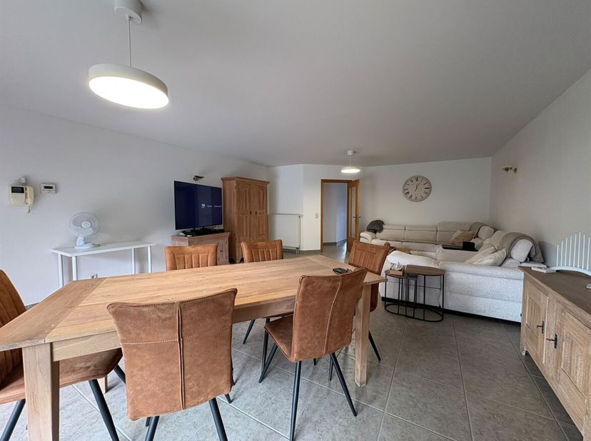 Ruim Appartement in het centrum van Herentals met 2 slaapkamers<br />
Ligging: Dit appartement is gelegen aan de rand van het centrum van Herentals me