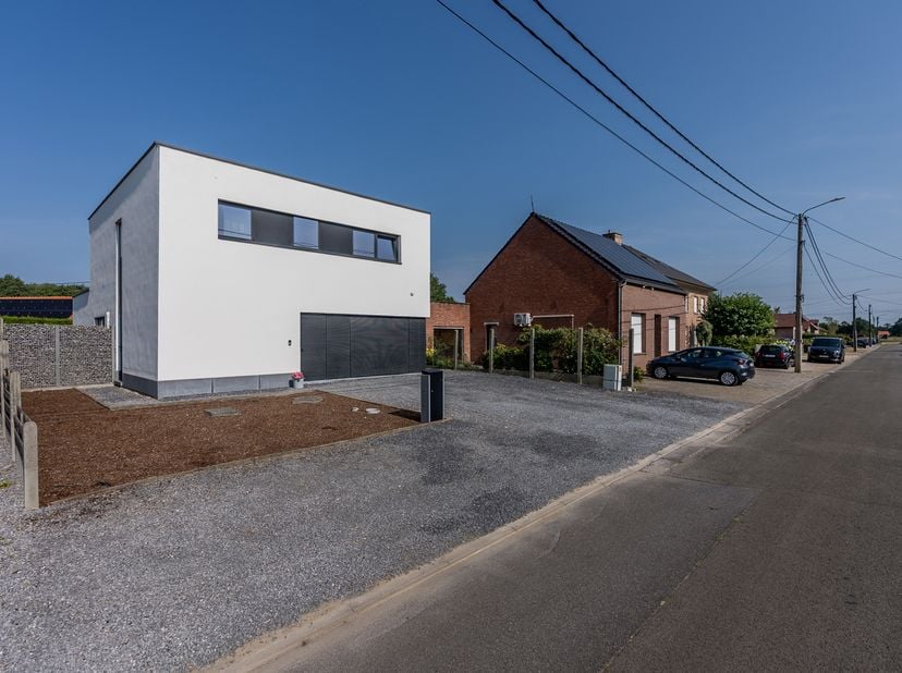 Prachtige en moderne lichtrijke woning in doodlopende straat.<br />
Bent u op zoek naar een moderne lichtrijke woning in een doodlopende straat? Dan i
