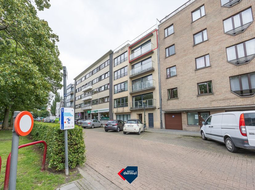 &amp;nbsp;L'appartement dispose également d'un débarras privatif pratique, idéal pour bénéficier d'un espace de rangement supplémentaire. Il comprend en o