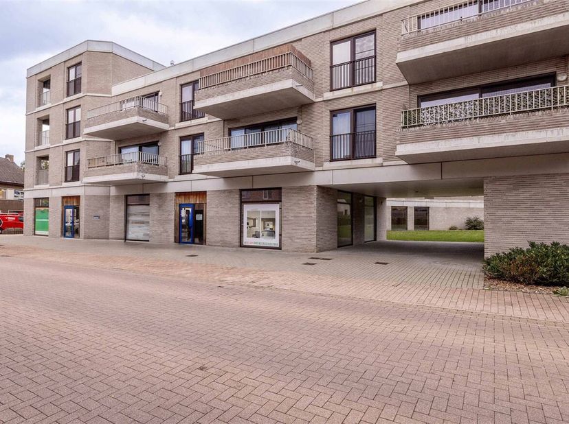 Te koop: 138,91 m² handelsruimte op toplocatie Residentie Aleidis<br />
EXTRA ACTIE !  te koop handelsruimte + aan te kopen bovengrondse autostaanplaa