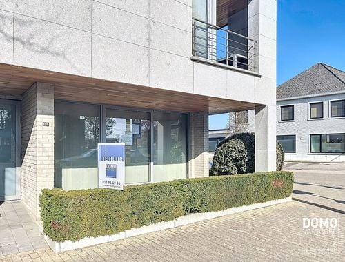                                         Bureaux à louer à Kermt, € 895
