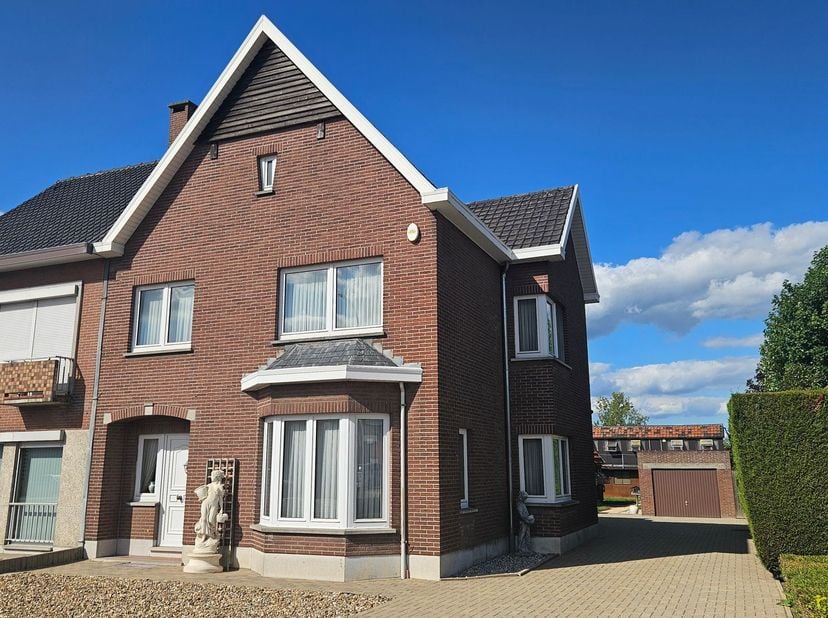 Huis te koop in Diestersteenweg 396,
                    3510 Kermt