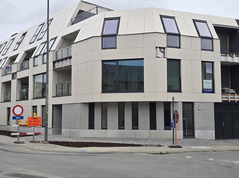 Instapklare nieuwbouwstudio te huur in residentie Moerenpoort, Tongeren<br />
In de moderne residentie Moerenpoort in Tongeren bevindt zich deze volle